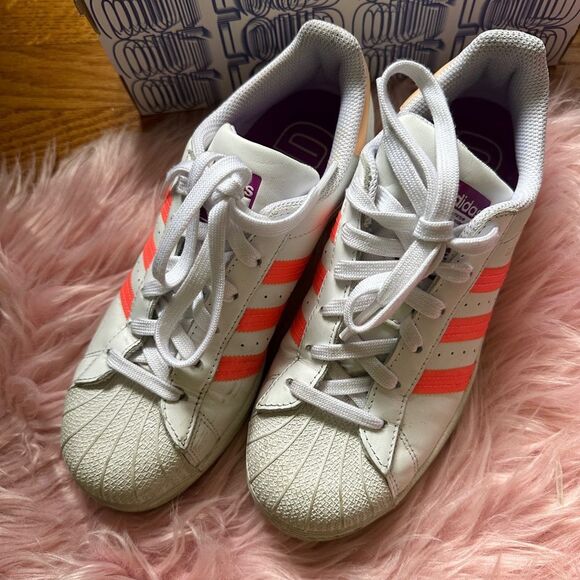 Adidas Original Superstar in White and Signal Pink size 6.5 Womens VGUC - Picture 2 of 12